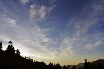 山岳の澄んだ空　夕刻