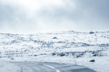 Fototapeta na wymiar road in a snowy landscape in Peneda-Geres national park. Northern Portugal