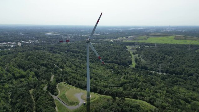 Windrad auf der Halde Hoppenbruch in Herten
