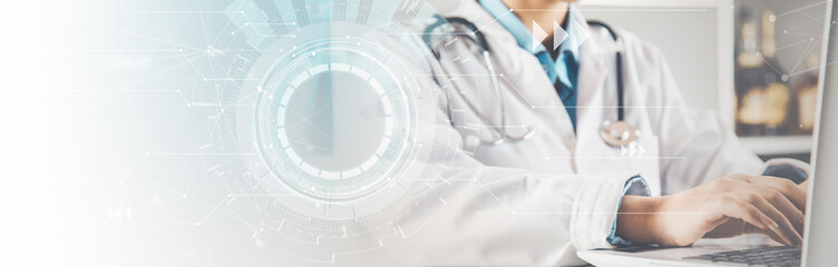 Obraz premium woman doctor working computer in the hospital