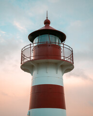 Leuchtturm am Strand Sonnenuntergang