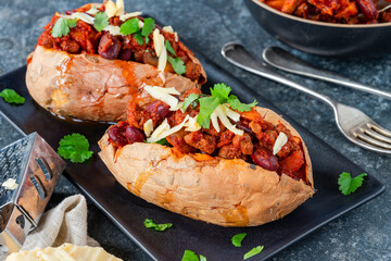 Baked sweet potato with meatless quorn chilli