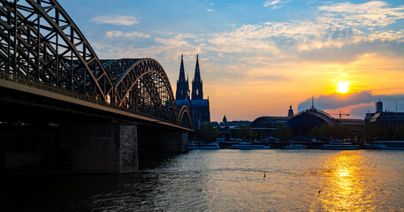 Panoramic view of Cologne with the Hohenzollern railway bridge, the cathedral and other buildings...