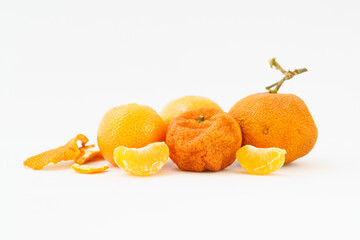 Multiple small tangerines on a monochromatic background