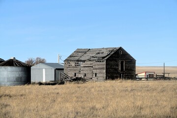 Fototapeta na wymiar old barn in the countryside
