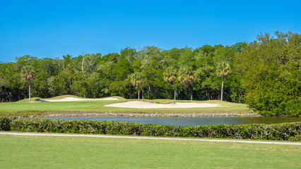 Fototapeta premium View of a beautiful golf course in Florida in the United States