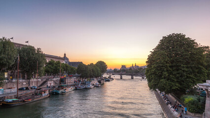 Obraz premium View to Pont des Arts in Paris after sunset day to night timelapse, France