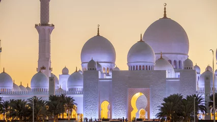 Gordijnen Sheikh Zayed Grand Mosque in Abu Dhabi day to night timelapse after sunset, UAE © neiezhmakov