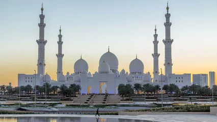 Tuinposter Sheikh Zayed Grand Mosque in Abu Dhabi day to night timelapse after sunset, UAE © neiezhmakov