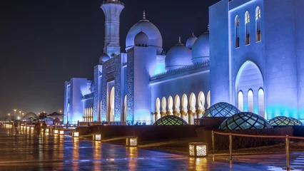 Zelfklevend Fotobehang Sheikh Zayed Grand Mosque illuminated at night timelapse, Abu Dhabi, UAE. © neiezhmakov