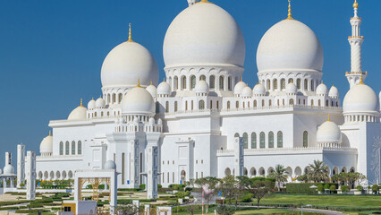 Fototapeta na wymiar Sheikh Zayed Grand Mosque timelapse in Abu Dhabi, the capital city of United Arab Emirates