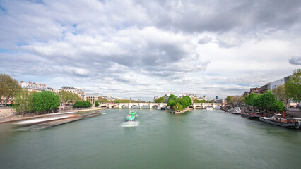 Fototapeta na wymiar Banks of the river Siene with le de la Cite timelapse, Paris.