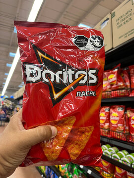 Doritos nachos, tortilla con chile, chips de chile, maiz en totopos botana