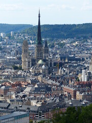 Fototapeta na wymiar Vue de Rouen et sa cathédrale