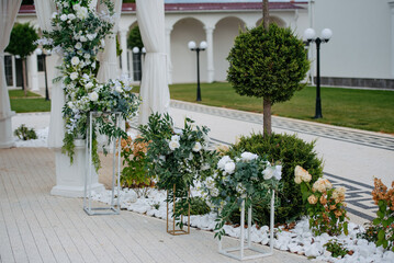 Fototapeta na wymiar Wedding reception decoration from flowers.