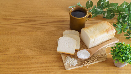 米粉パン・イメージ｜米粉パンと米粉と白米と稲穂