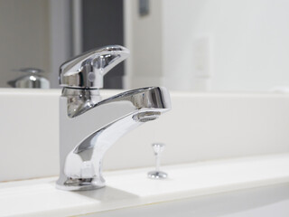 ホテルの客室の洗面場の蛇口のアップ写真