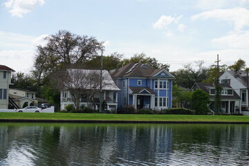 Fototapeta na wymiar Gorgeous homes along Bayou St John in New Orleans