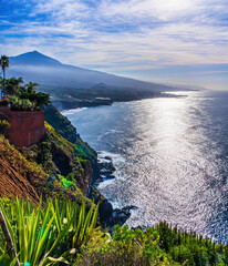 Nordküste mit Teide von Teneriffa