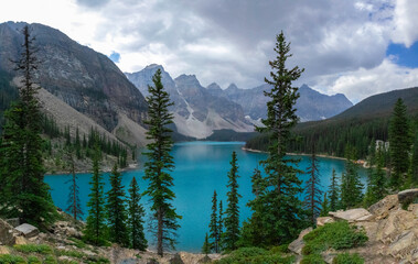 Fototapeta na wymiar Morraine lake panoramic view in Banff, Alberta, Canada