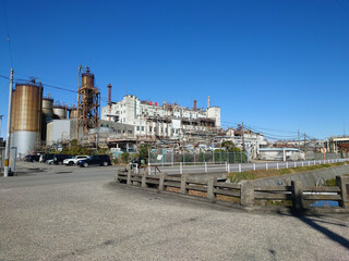 Obraz premium Out view of the chemical factory / 第三次産業，化学薬品工業，化学薬品工場～外観，全体ビュー