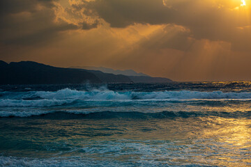 奄美、春に“寒の戻り”、3月の奄美の海