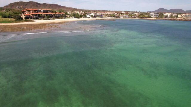 Riviera mexicana de aguas verdes cristalinas