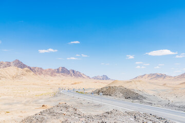 Fototapeta na wymiar The vast uninhabited land on the national highway from Xinjiang, China to Qinghai