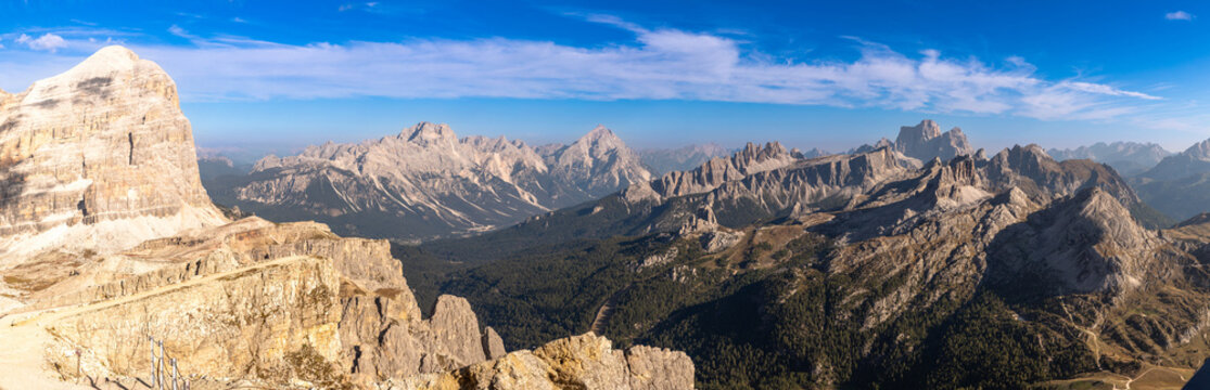 Blick vom Gipfel des Lagazuoi, Dolomiten, Italien