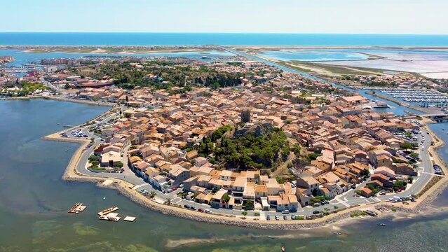 Vue a&eacute;rienne de Gruissan, de la Tour Barberousse, Aude, Occitanie, France	