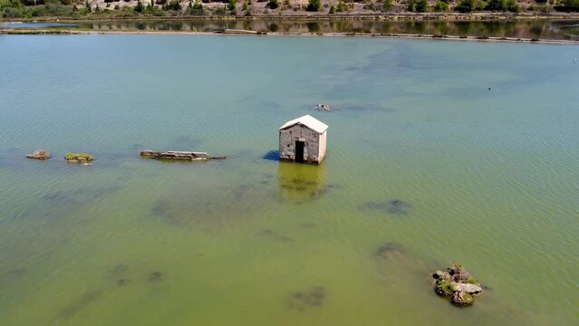 Vue a&eacute;rienne de la Ballade des Pontons de Peyriac de Mer, Aude, Occitanie, Etang de Bages-Sigean