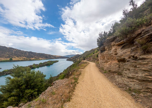 Roxburgh Gorge Trail: Landscape of Native Flora, Cliffs and the Tranquil Clutha Mataau River and Lake Roxburgh Hydro Dam, New Zealand