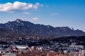 Obraz premium 낙산공원에서 본 성북동과 북한산