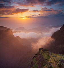 Sonnenaufgang am Miradouro Ninho da Manta, Arieiro, Madeira, Portugal