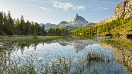 Lago di Federa, Becco di Mezzodì, Croda da Lago, Venetien, Italien