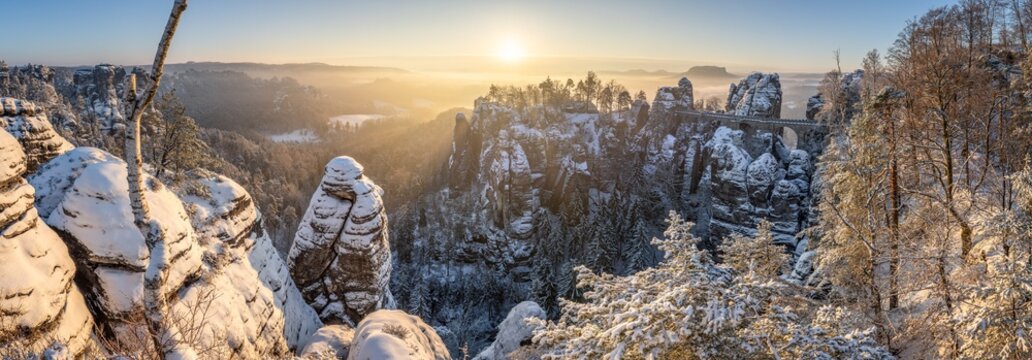 Bastei panorama at sunrise in winter, Saxon Switzerland (S&auml;chsische Schweiz), Saxony, Germany