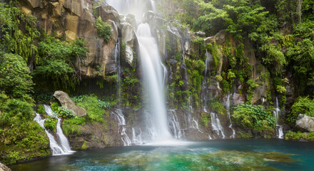 Wasserfall Bassin des Aigrettes, Saint Paul, Reunion, Frankreich - obrazy, fototapety, plakaty