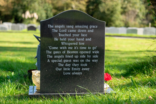 Wünsche an den Verstorbenen auf einem Grabstein in St. Ives 
