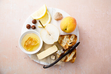 White wine notes presented with food