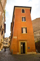 Fototapeta na wymiar Typical buildings in downtown in Rome, Italy