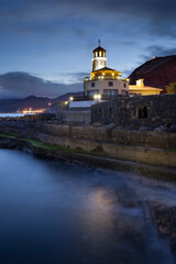 Fototapeta na wymiar Leuchtturm am Hafen von Sa da Piedade, Sao Lourenco Halbinsel, Madeira, Portugal
