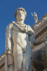 Fototapeta na wymiar Statue beim Kapitol; Piazza dei Campidoglio; Rom, Lazio, Italien