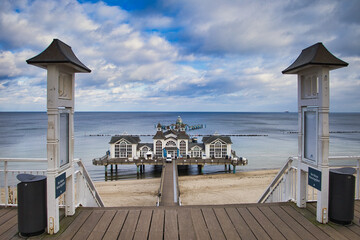 Treppe zur Seebrücke Sellin an der Ostsee, Ostseebad Sellin auf der Insel Rügen, Mecklenburg Vorpommern, Deutschland