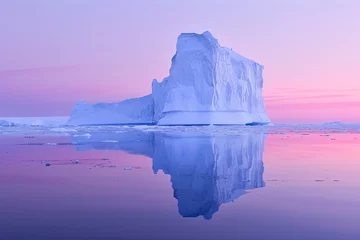 Photo sur Aluminium Violet a large iceberg in the water