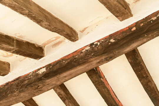 VISTA Y ABSTRACCI&Oacute;N DE UNAS VIGAS DE MADERA