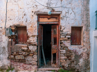 fasade of abandoned house  - 757220140