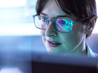 AI Engineering, Female STEM engineer using artificial intelligence to design micro electronics in the lab.