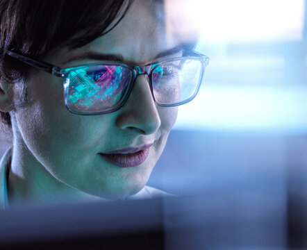 AI Engineering, Female STEM engineer using artificial intelligence to design micro electronics in the lab.