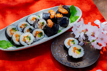 お花見のキンパと天むす