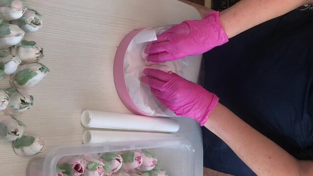 A woman folds a marshmallow in a hat box. Tulips from marshmallows. Homemade marshmallows. Vertical video.